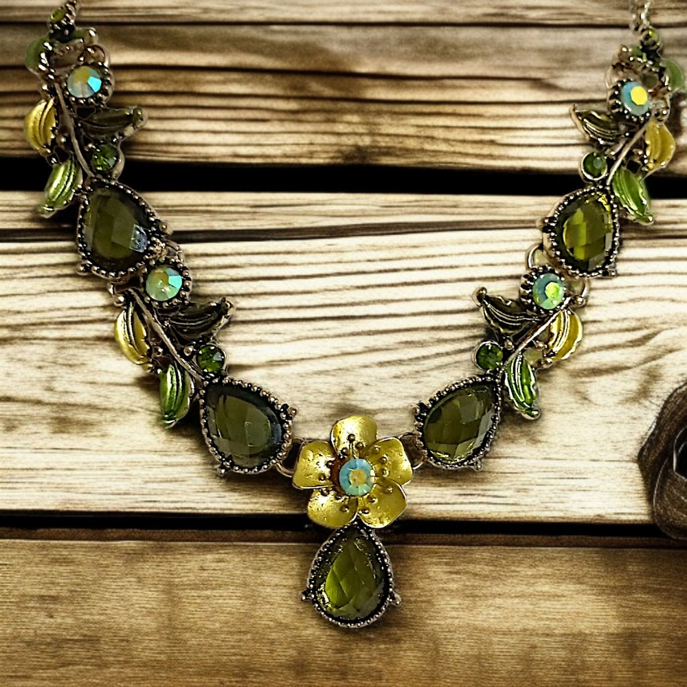 Vintage Rhinestone Floral Leaf Necklace Y Drop Green Gold MCM Fairy‎ Whimsigoth - Picture 14 of 16